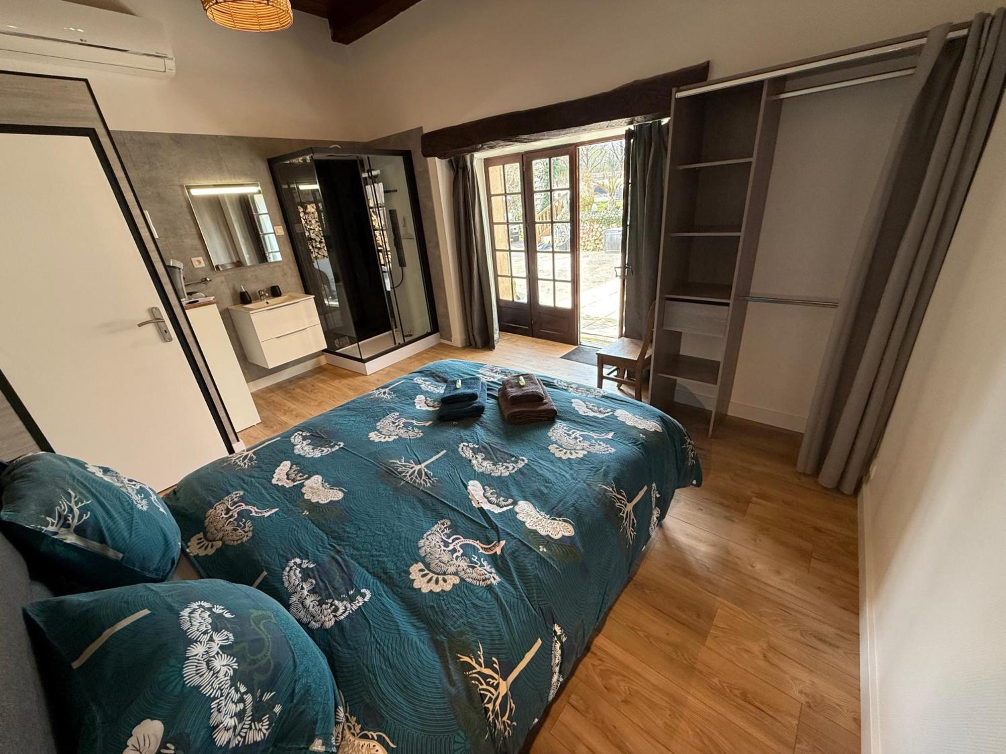 Chambre D'Hotes Naturiste Le Jardin Des Hirondelles Blanzaguet-Saint-Cybard Bagian luar foto